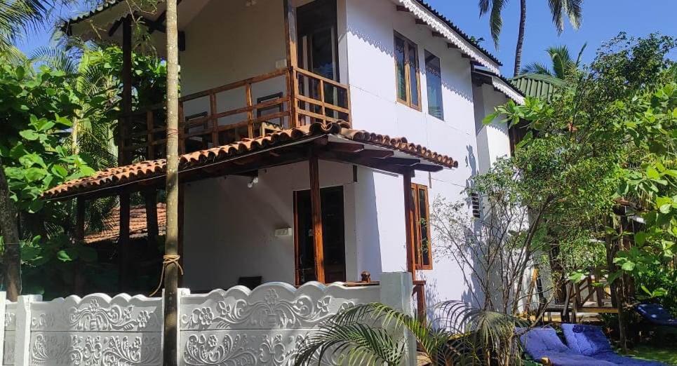 Goan Cafe N Resort Morjim Exterior photo